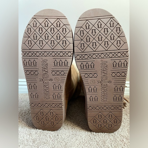 Minnetonka Canyon boots, size 9, like new, brown suede fringe - Picture 6 of 9